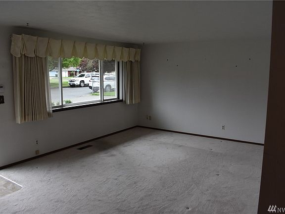 3rd image of 616 10th Ave SE