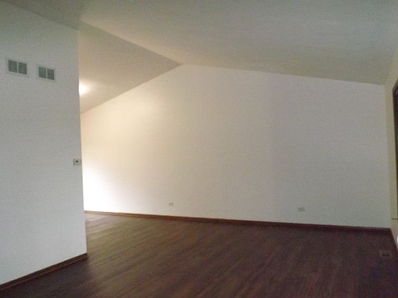5th image of 4843 Hollywood Dr