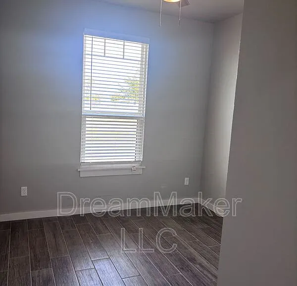 1016 Apple Blossom Way — Photo 9