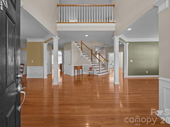 5th image of 7708 Woodmere Dr