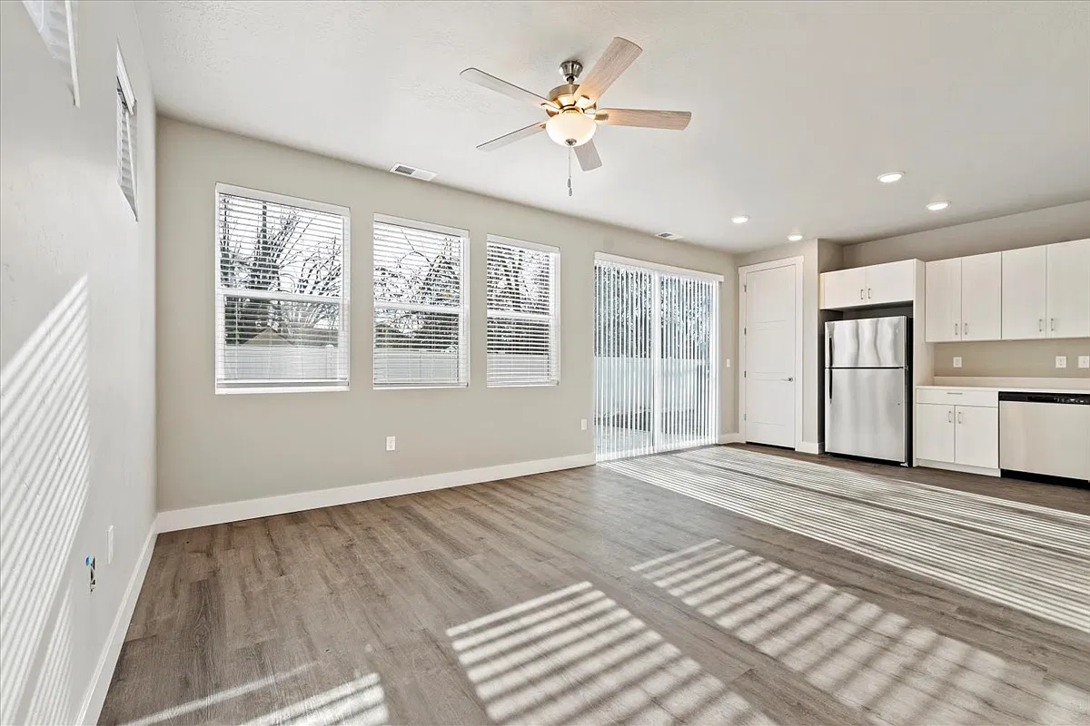 3 bed, 1485 sqft, $2,600 — Photo 4