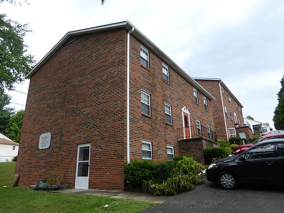 5th image of 301 NE Dahlia Dr APT 1