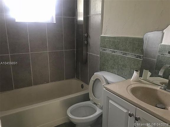 4th image of 407 NW 51st St #407