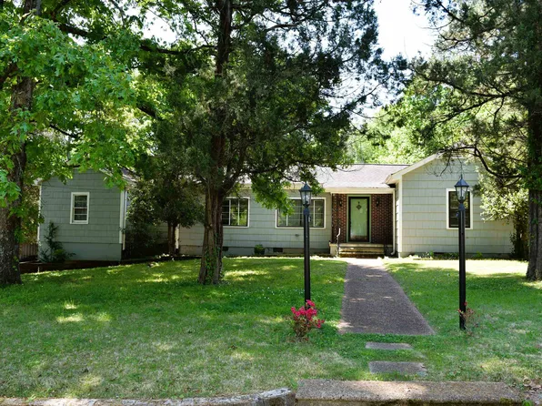 321 Calhoun Dr, Florence, AL 35630