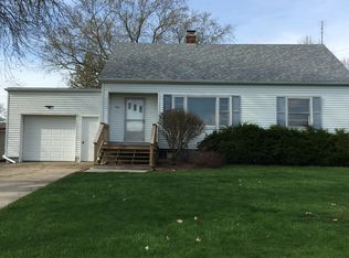 412 W Davison St, Roanoke, IL