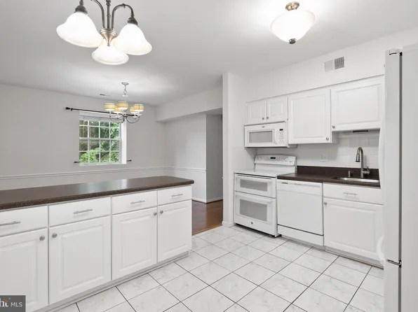 10 Stapleton Ct APT 202, Lutherville Timonium, MD 21093