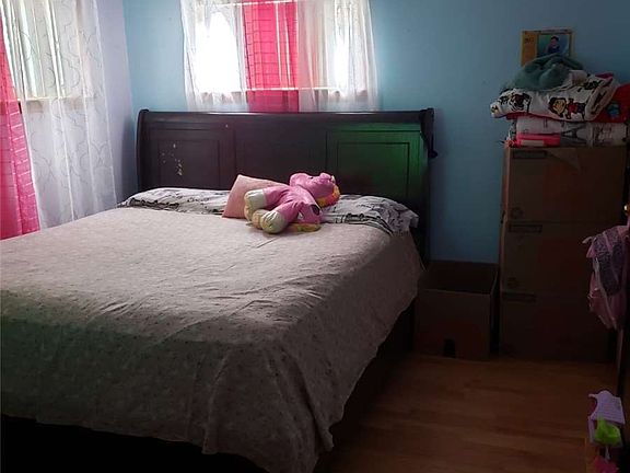 2nd image of 490 Albany Ave