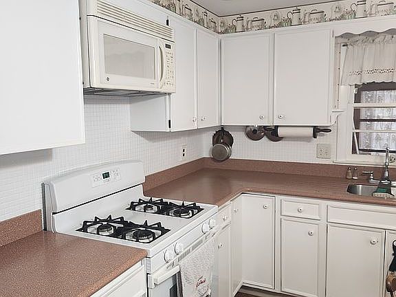 2nd image of 78 Spring View Dr