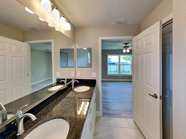 2082 W Swanson Dr — Photo 14