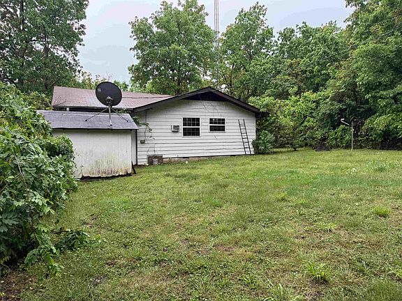 3rd image of 900 Oakwood Dr