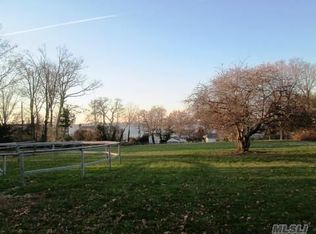 275 Kings Point Rd, Kings Point, NY 11024