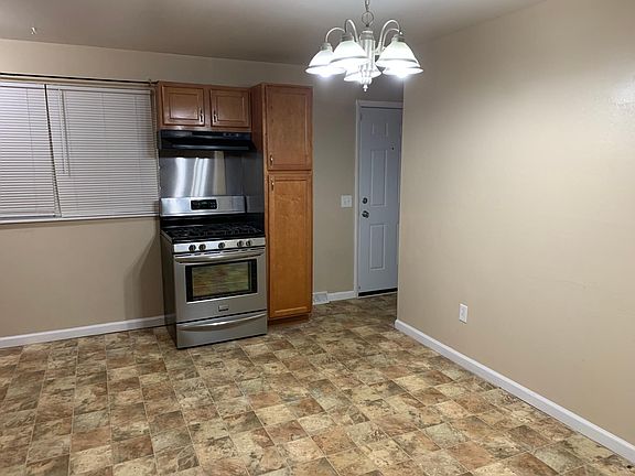 4th image of 1356 Farmview Ave