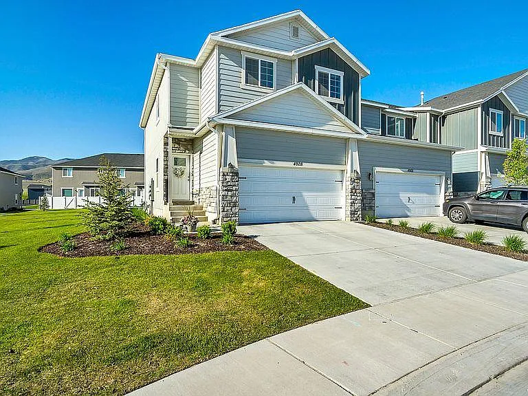 4908 E Clover Leaf Ln — Photo 5