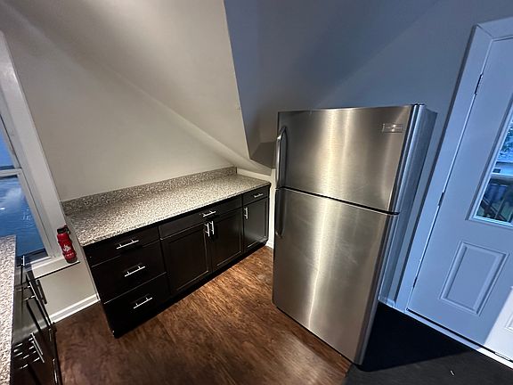 3rd image of 655 Washington St NE APT 2