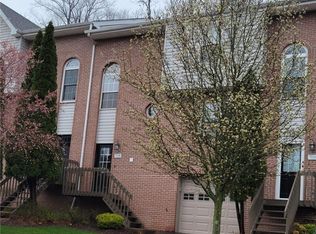 7018 Clubview Dr, Bridgeville, PA 15017