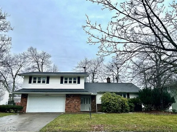 5552 Lansbury Ln, Lyndhurst, OH 44124