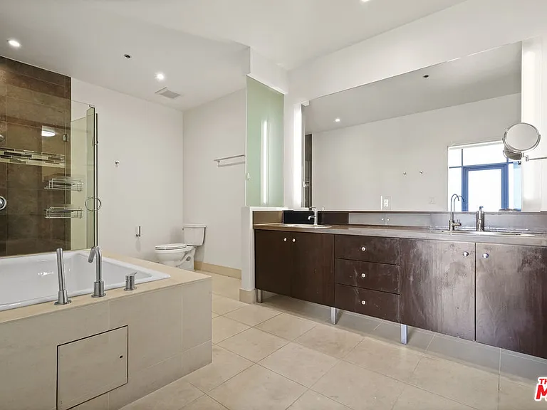 1100 Hope St #Penthouse 205 — Photo 27