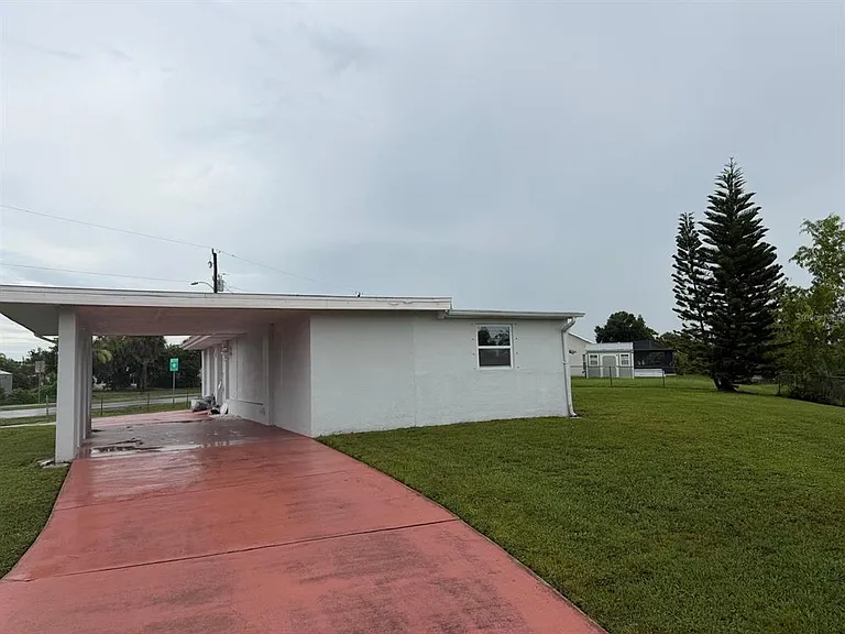 2288 Harbor Blvd — Photo 3