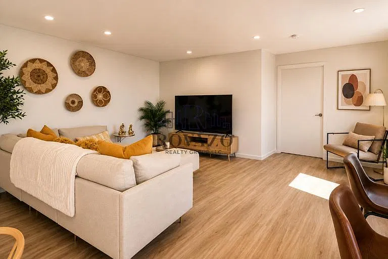 3 bed, 750 sqft, $3,100 — Photo 1