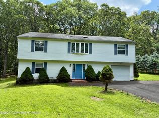 3224 Lake View Dr, Henryville, PA 18332