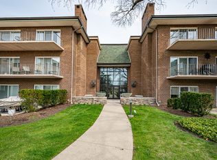 4 Oak Brook Club Dr APT G205, Oak Brook, IL