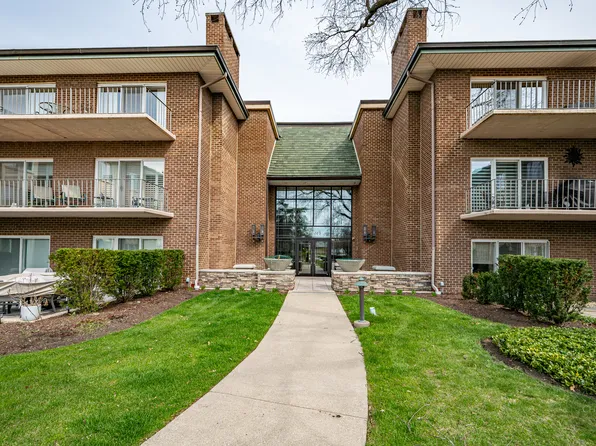 4 Oak Brook Club Dr APT G205, Oak Brook, IL 60523
