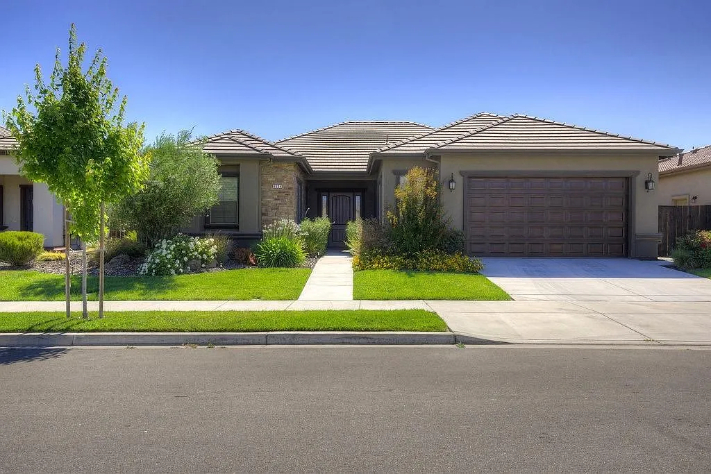 4534 Falcon Crest Way photo 1