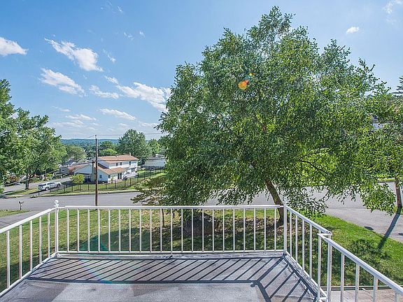 Front upstairs Balcony View