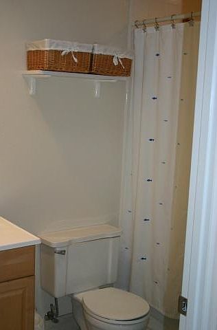2nd image of 4016 Thomas St