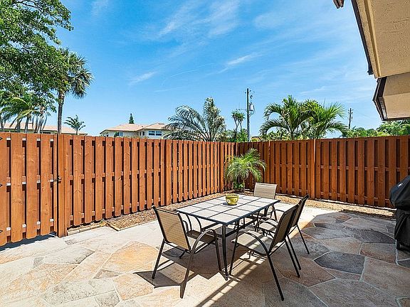 5th image of 104 Ocean Cove Dr