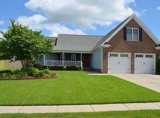 805 Wroxham Ln, Hope Mills, NC 28348