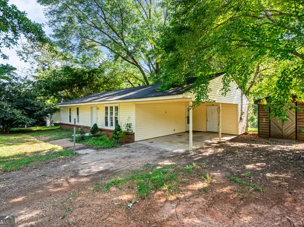 156 Crestwood Dr, Toccoa, GA 30577