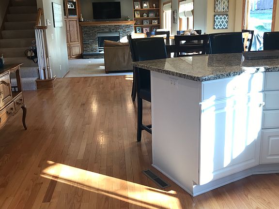 3rd image of 409 Crescent Dr