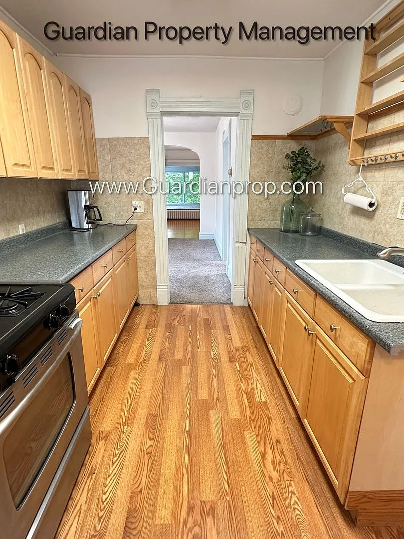 Linden Hills Upper Level Duplex, Sunroom, In Unit Laundry, Dishwasher, Garage Space Included — Photo 3