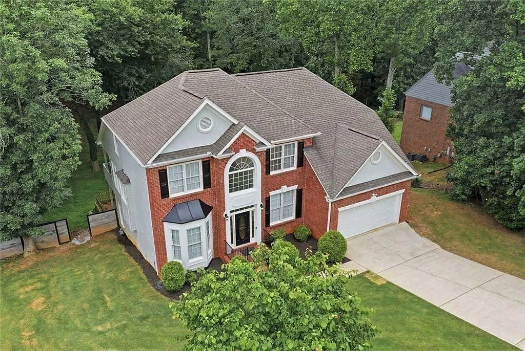 6 bed, 3.5 bath, 5070 sqft, $3,600 — Photo 3