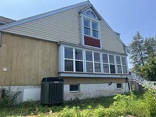 2nd image of 180 S Pleasantview Rd