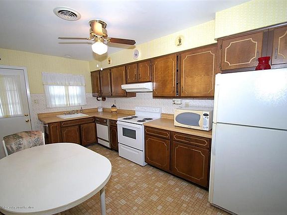 4th image of 299 Harrington Dr N