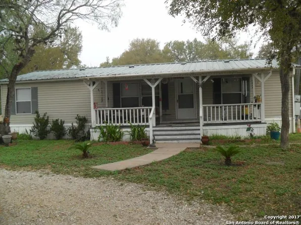 133 Swimming Hole Dr, George West, TX 78022