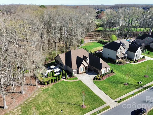 1215 Delaney Dr, Matthews, NC 28104