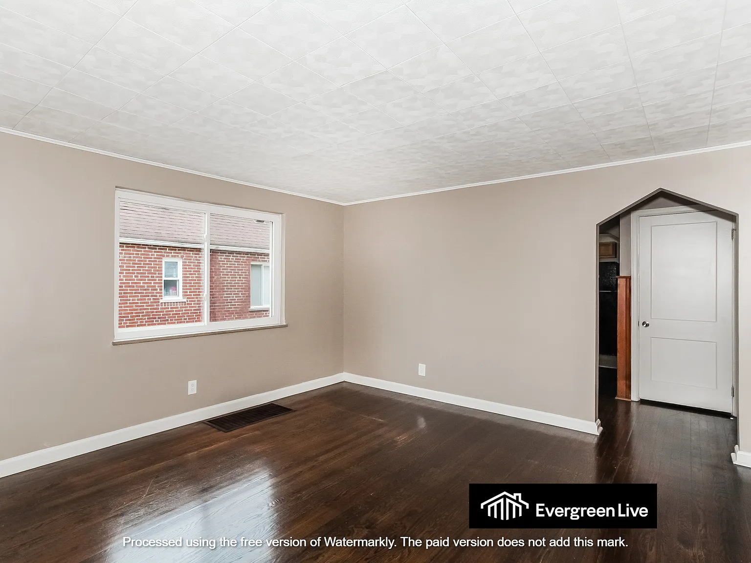 3 bed, 1.0 bath, 1319 sqft, $1,495 — Photo 4