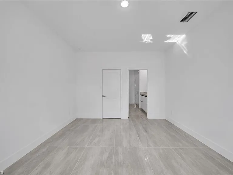 1142 Dutchess St E — Photo 14