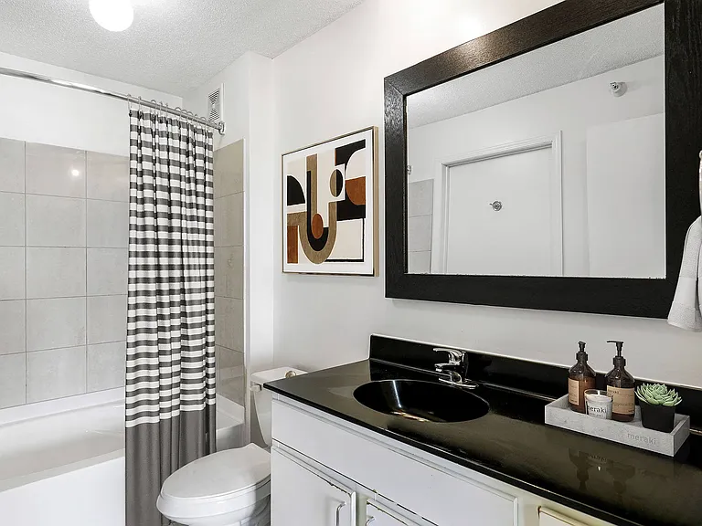 Uptown Lake Apartments — Photo 5