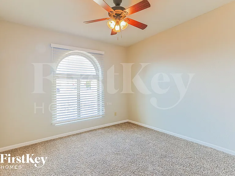 2518 E Don Carlos Ave — Photo 12