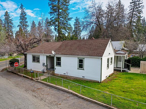 3rd image of 13207 Ridge Rd