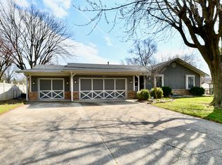695 Valley Oaks Rd, Greenwood, IN 46143