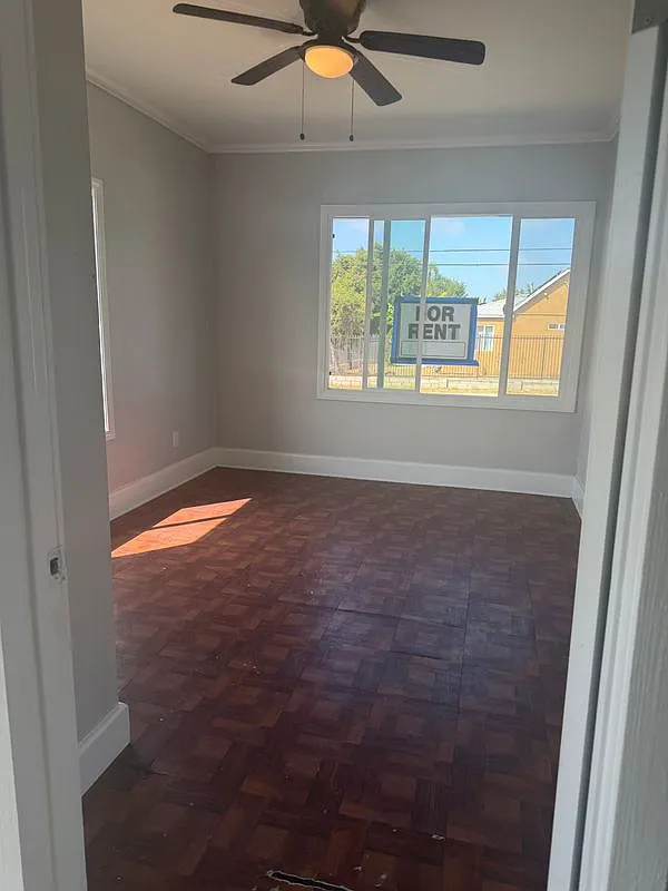 3 bed, 1.0 bath, 1040 sqft, $3,500 — Photo 3