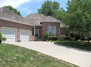 1613 Hampshire Ct, Liberty, MO 64068
