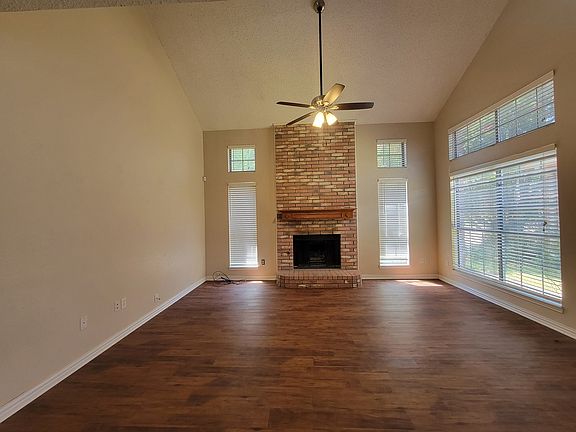 3rd image of 912 Haverstraw Pl