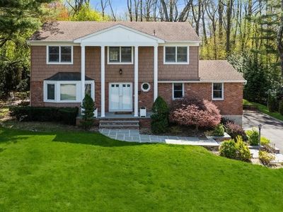 37 Wren Drive, Roslyn, NY, 11576