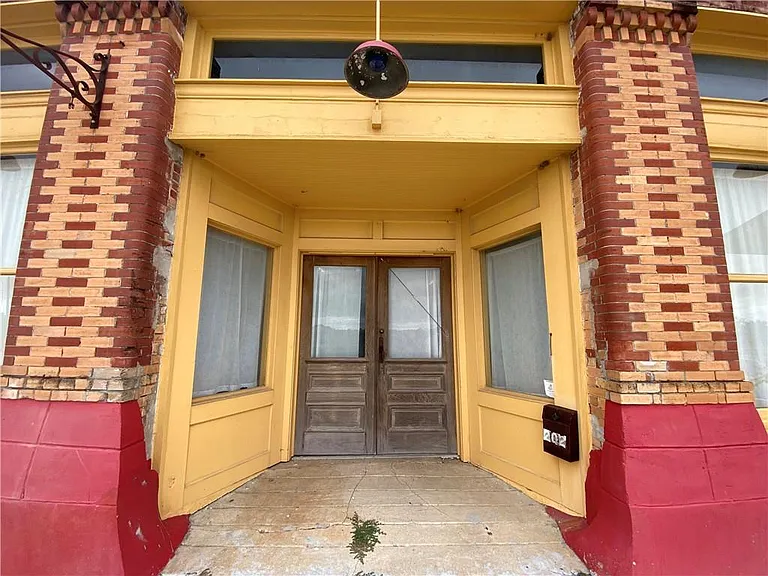202 N Commerce St — Photo 7